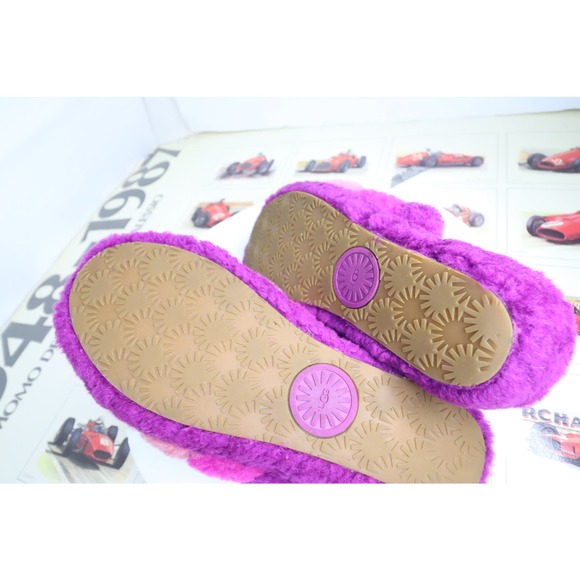 The UGG Fluff Yeah Slide (1097169) is a women's sandal  siz us 12 - Picture 10 of 10